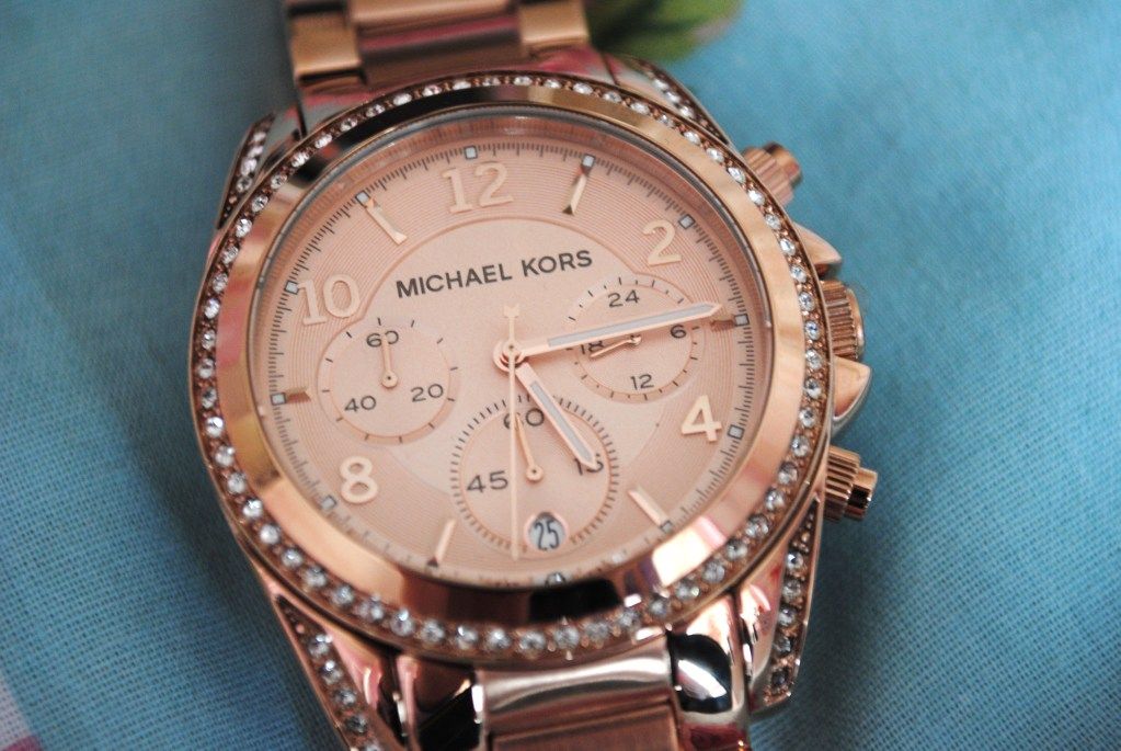 fossil hybrid smartwatch carlie