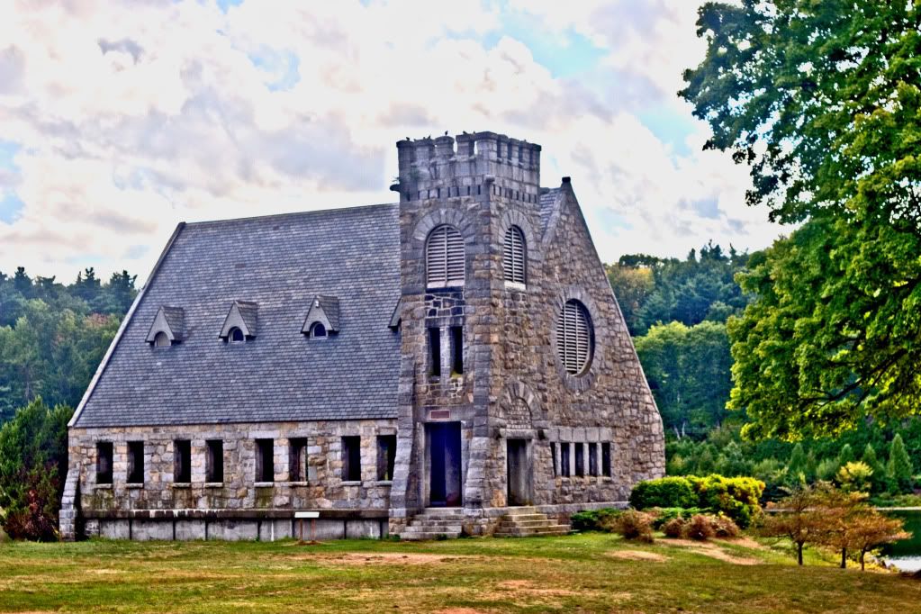 IMAGE: http://i926.photobucket.com/albums/ad110/sevmeera/church00.jpg